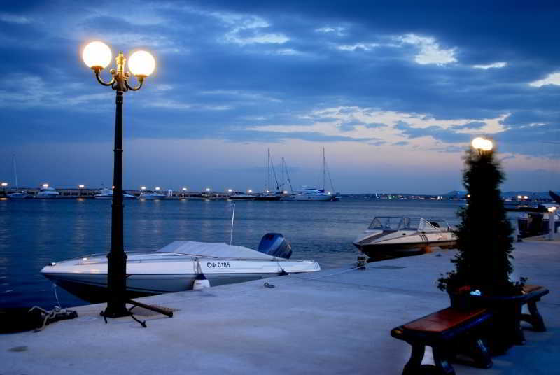 Dolphin Hotel Sveti Vlas Exterior photo